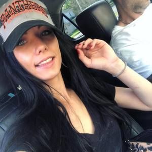 Meet your Posher, Desiree